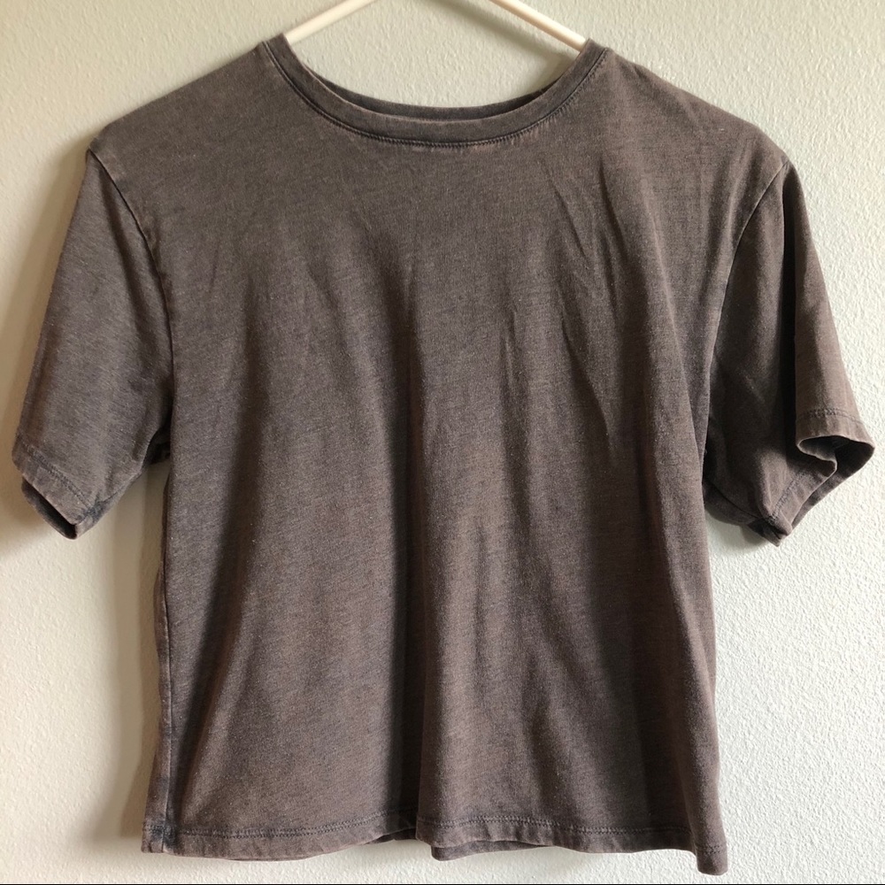 Short gray t-shirt